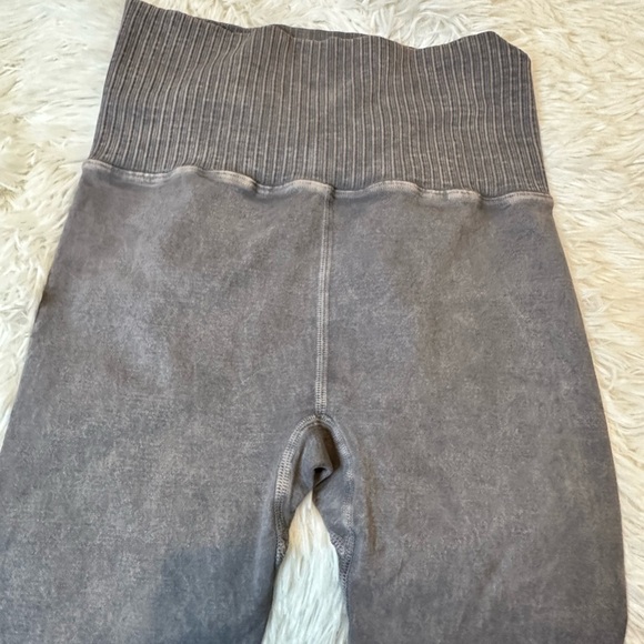 NWOT! FREE PEOPLE x MOVEMENT GOOD KARMA LEGGINGS - Picture 2 of 3